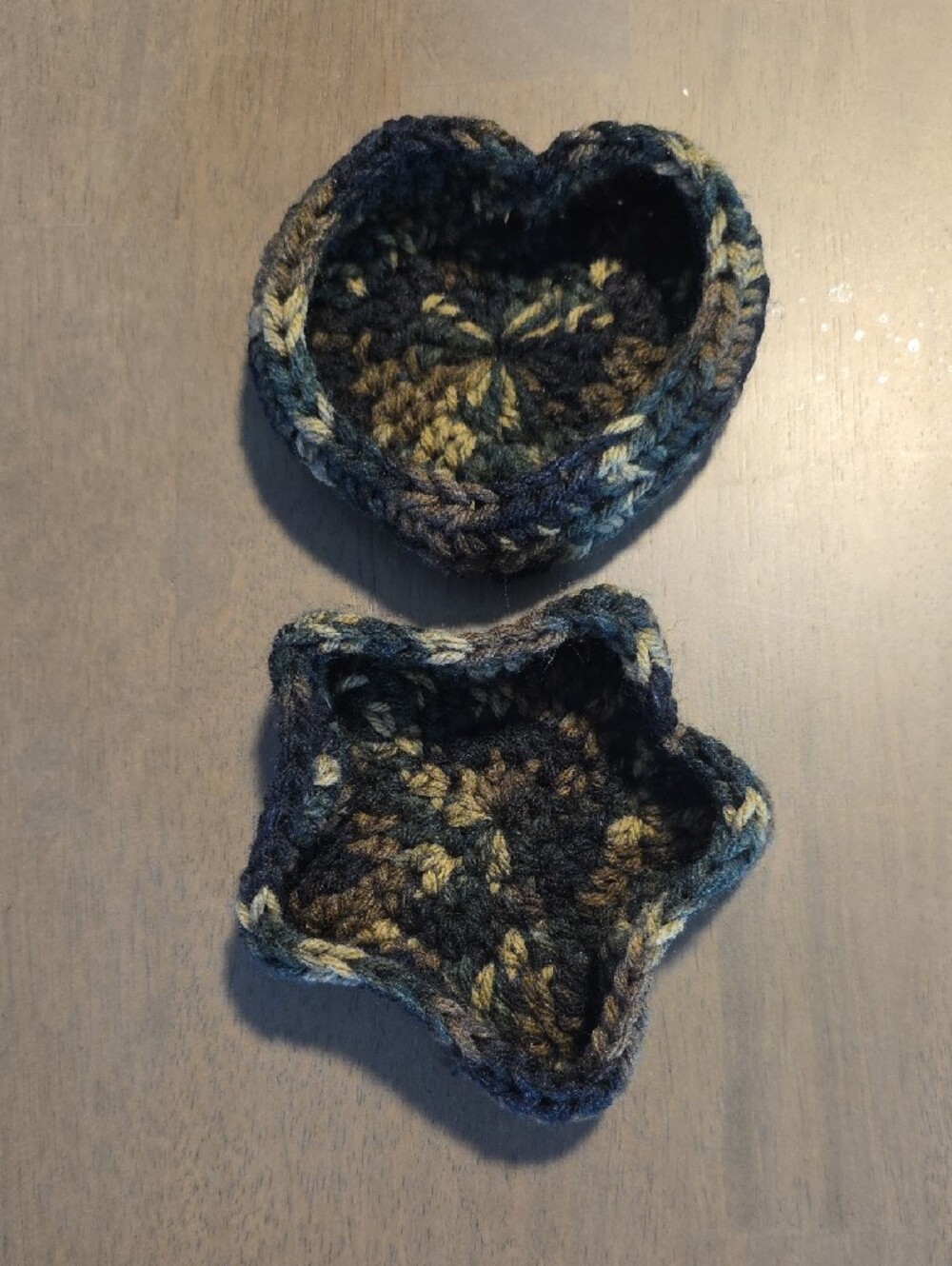 Hand Crafted Crocheted Star & Heart Trinket Dishes - Picture 12 of 13